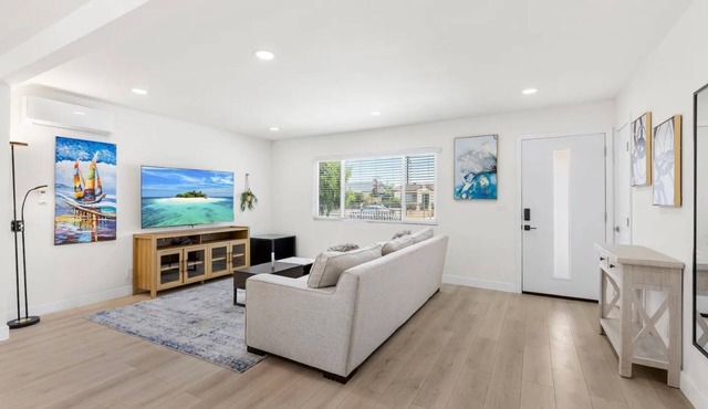 Newly Renovated Next to Park 20min to Disney