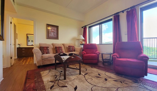 Newly renovated, Gorgeous Condo w/Pool and Hot Tub Access!