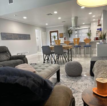 Newly Renovated Villa with Hot Tub