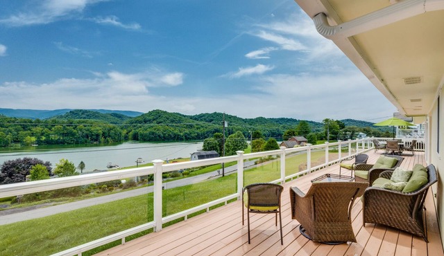 Newly renovated vacation Villa with private pool.