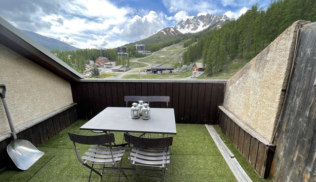 Newly renovated Vars les Claux snow front apartment, mountain view terrace.