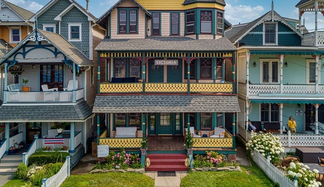 Newly Renovated Victorian — Steps to Beach!