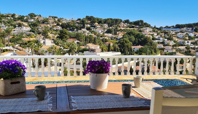 Newly renovated villa with private pool within walking distance of the sea