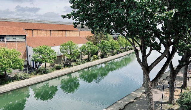 Newly renovated, vintage, design and cosy apartment with canal view and parking space