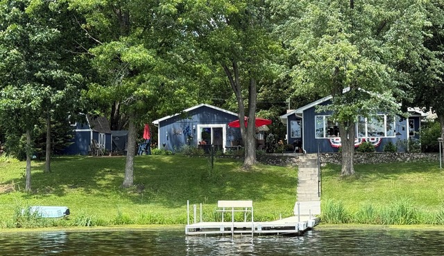 Newly renovated w/Bar & Firepit on Full-Rec 5 Lake chain- Pet Friendly! Pontoon
