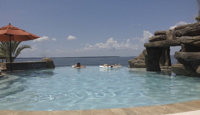 Newly Renovated w/Beautiful Private Pool