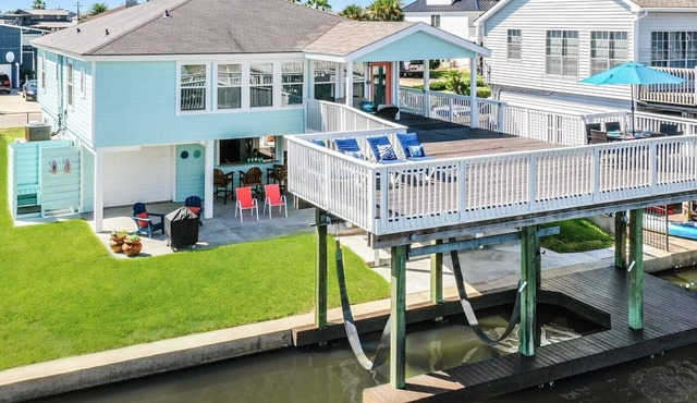 Newly Renovated Waterfront Home w/Kayaks/Bikes, Ping Pong,4 bedroom, 2 bathroom