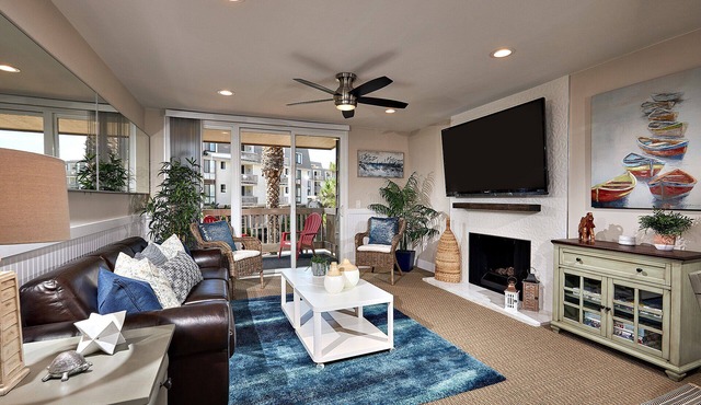 Newly Renovated, Walk to the Beach, Direct ocean view from Master and the Deck