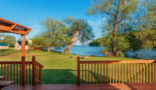 Newly Renovated, Waterfront Cottages located in Prince Edward County