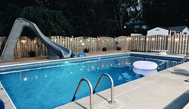 Newly Renovated with heated Pool, close to CWS,nsleeps 12