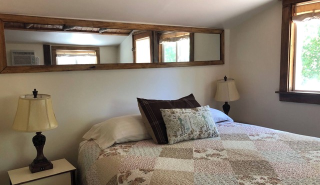 Newly Restored Vintage Cabin near Bryce, Grand Staircase. Great views!