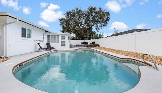 NEWLY The Azure Paradise 3br POOL Home!