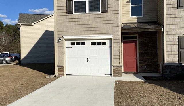 Newly Townhome, 15 mins to Camp Lejeune