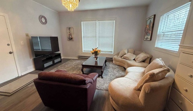 Newly Updated 1-Bedroom Apartment Near Downtown Waukegan & Navy Base