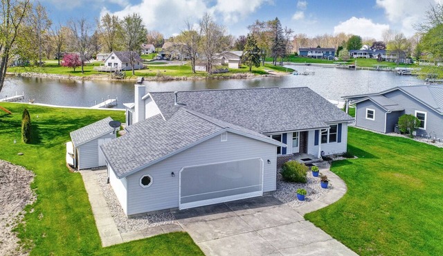 Newly updated 2023 home on Dallas Lake