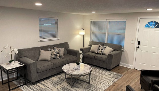 Newly Updated 4-bedroom House Close to Jax Airport and Downtown Jacksonville