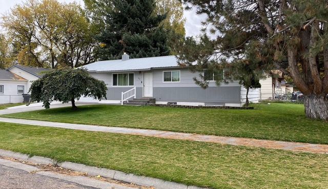 Newly updated 5-bedroom house with AC and WiFi in charming Shelley