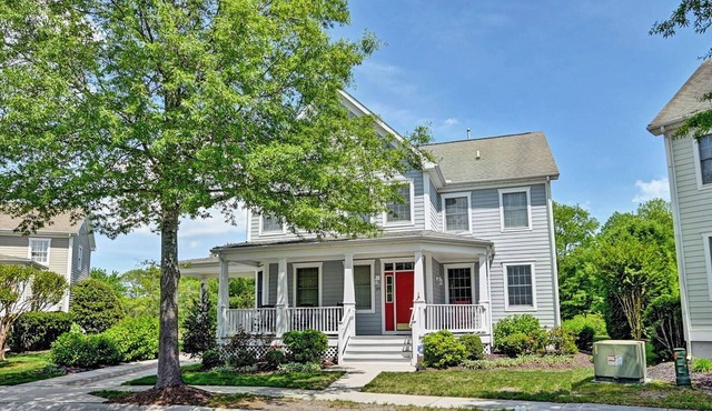 Newly Updated 7 bedroom home located in the Bear Trap Dunes Community. Sleeps 20. Excellent Amenities! WIFI, Community Pool, Shuttle to the Beach, Tennis, and more!