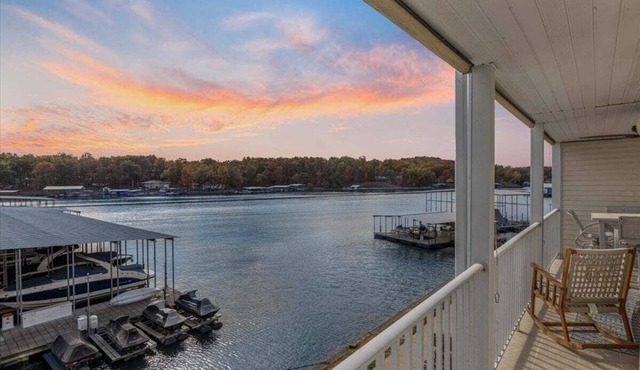 Newly Updated, Amazing Views, Boat Slip & Heated Pool