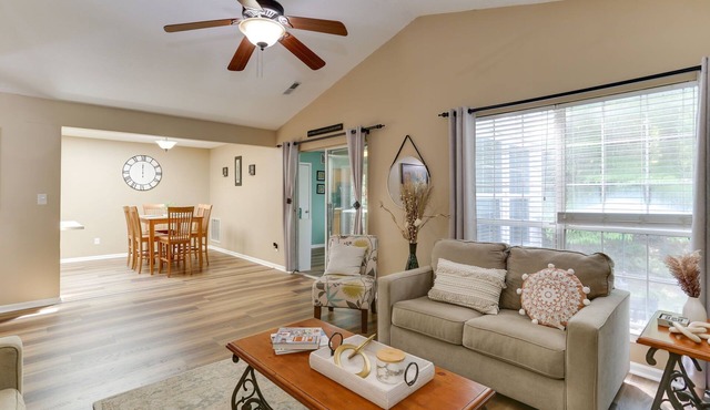 NEWLY UPDATED! Charming 2 Bedroom Townhouse near Prime Outlets - Pet friendly.