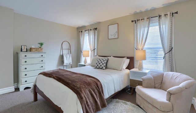 Newly Updated Charming Backyard & Grill