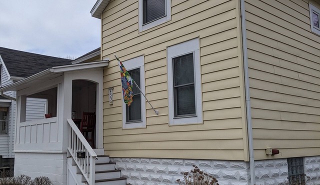 Newly updated,close to downtown and the lake, pet friendly