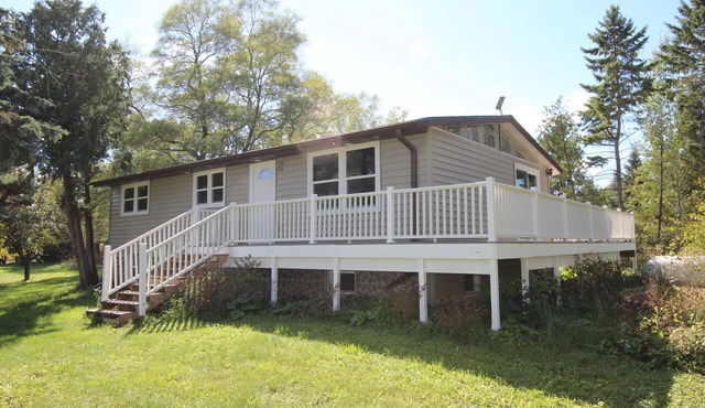 Newly updated cottage on 13 acres only minutes from Potawatomi State Park!