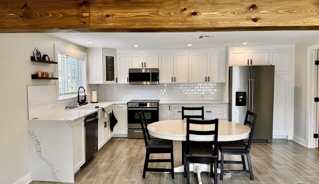 Newly updated cottage located walking distance to Downtown Ft. Myers