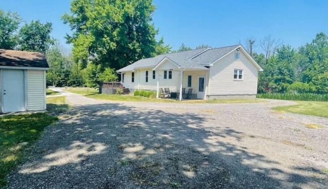 Newly updated country home boasts comfort & relaxation, near DuQuoin Fairgrounds
