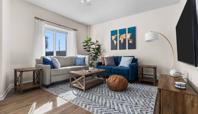 Newly Updated! Downtown & Shore
