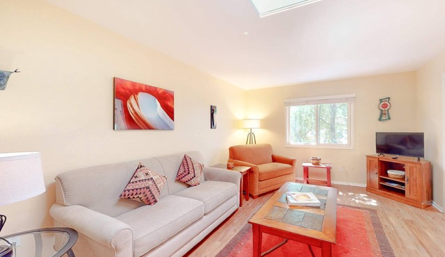 Newly Updated El Matador Condo with Library & Fireplace | Walk to the Plaza