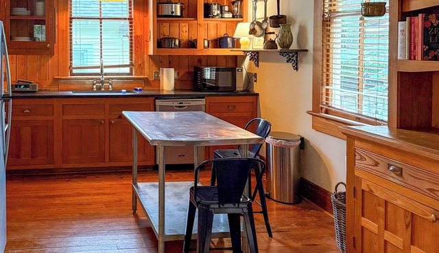 Newly Updated Historic Baton Rouge Home, Near LSU & Downtown-3 BR/Sleeps 6