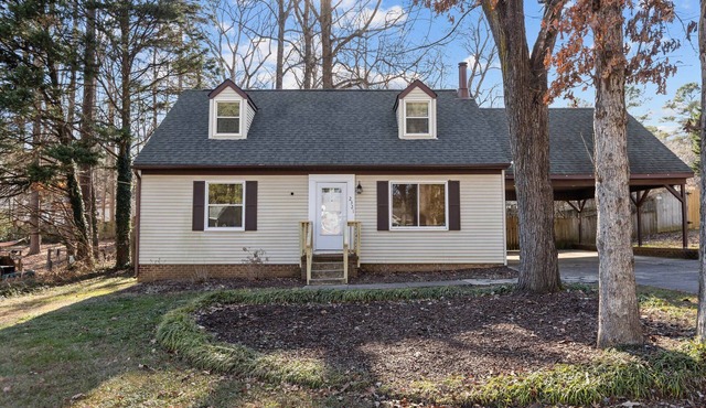 Newly updated home 2.6 miles to downtown raleigh