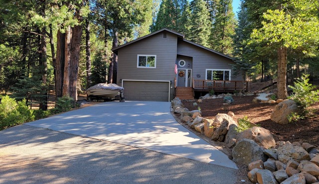 Newly updated Lake Almanor West home just minutes from the lake