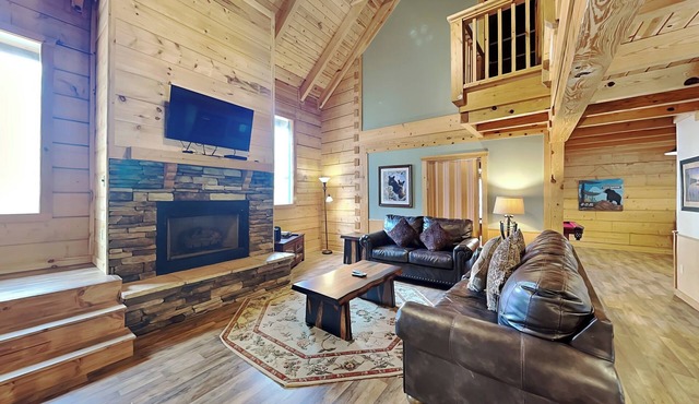 Newly Updated Large Cabin with Game Room, Hot Tub + More!