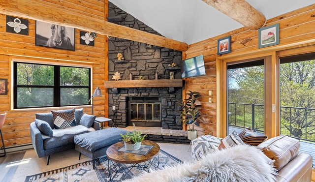 Newly Updated Log Home on 5 acres - Gorgeous Decor and Family Friendly