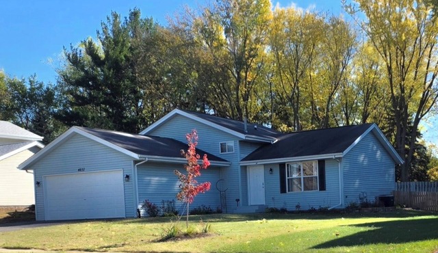 Newly updated warm Rockford tri-level house minutes from Bypass 20, I39 and I90!