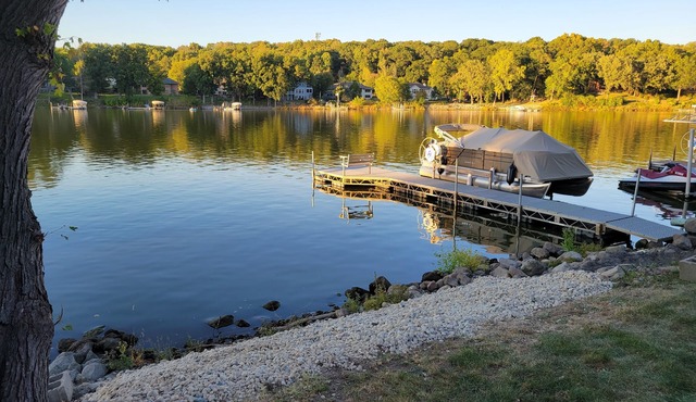 Newly updated water retreat. PONTOON for rent, FREE golf & ICE at local course