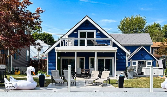 !Newly Upgraded! Hot Tub-Game Room-Dock-Fire Pits