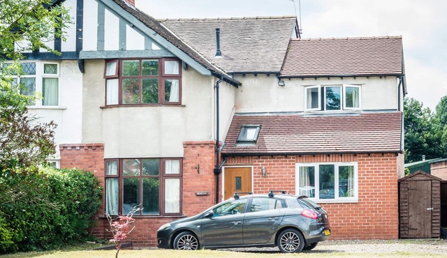 Newlyn House - 5 bed sleeps 11 Guests