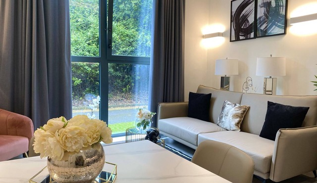 Newpointe Luxury Serviced Apartment at the Atrium