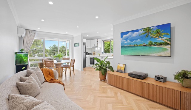 Newport Apartment w/water views