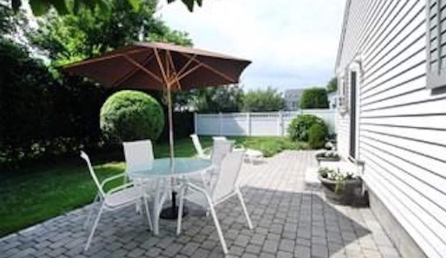 NEWPORT AREA Private Modern Cottage, Walk to Beaches! FULLY FURNISHED!