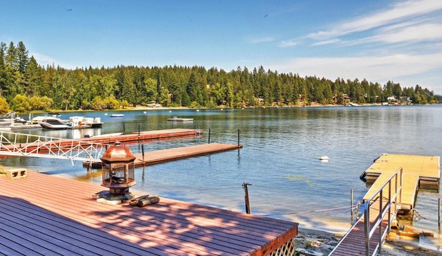 Newport Cabin with Lakefront Private Porch and Grill!