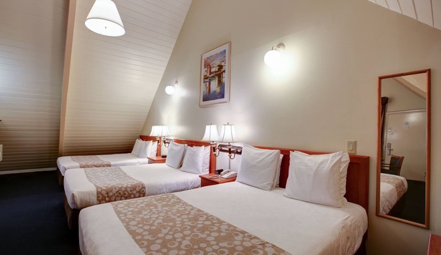Newport Channel Inn - Near Huntington State Beach