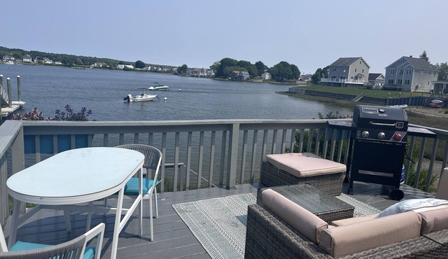 Newport, Coastal Retreat! Boat Dock , jet srental & private chef available.