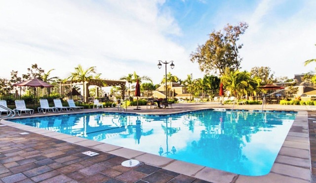 Newport Heaven: heated pool, jacuzzi, vineyard patio & fire table! Park zone.