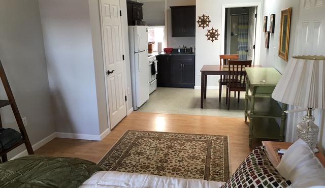 NEWPORT INN #3 - NO CLEANING FEES! FREE PARKING! WALK TO GAMES AND CONCERTS!