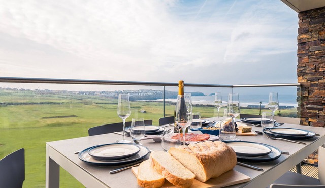 NEWQUAY FISTRAL BEACH VIEW, family friendly in Newquay