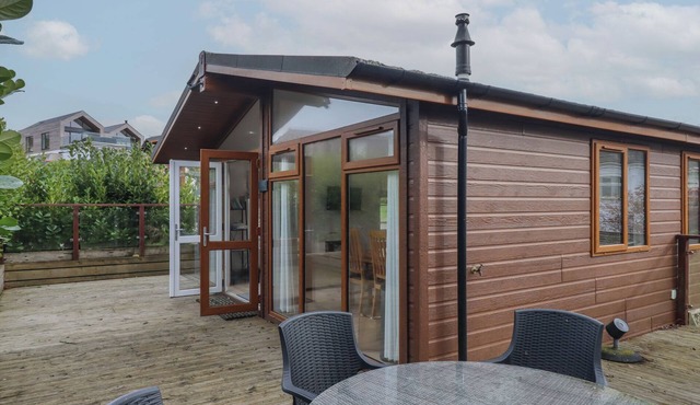 NEWTON CALM, pet friendly, with a garden in Newton Ferrers